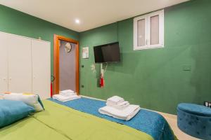 NEW - NEAR BARI VECCHiA & CENTRAL STATION - Typical Bari Home