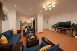 French garden Villa 4BR BBQ sunny balcony bathtub Steps to West Lake