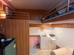 Kenjie Apartment