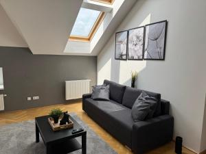 100qm, 2 BR, Schönbrunn, central, balcony