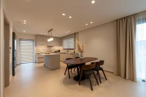 ΛΑΚΩΝΙΖΕΙΝ Luxury Suites