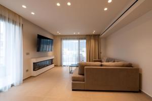 ΛΑΚΩΝΙΖΕΙΝ Luxury Suites