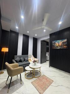 Meraki Suites 1BHK Near Medanta Hospital