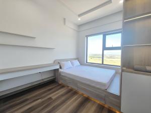 Brand New MK Central City 2BR - 15th Fl River & City Views