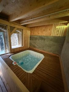 Gite de groupe lacs et forêt du jura - SPA et Sauna Privatif - Orgelet
