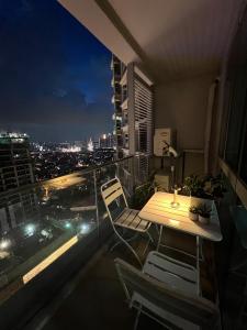Muji 1BR in Uptown Parksuites BGC