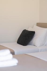 KamaresCozySuites
