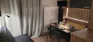 T2 rénové cosy 6 personnes, skis aux pieds, balcon