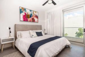 Stylish 1BR Condo Downtown Pool , Gallery, WIFI,Spa