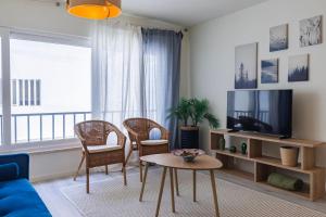 1BDR Modern Peniche Stay with Pool by LovelyStay