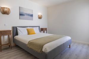 1BDR Modern Peniche Stay with Pool by LovelyStay