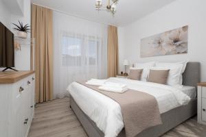 Regal 2BR Central Apartment with Free Parking - Monastery