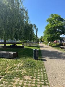 Quiet & Cozy, 15 Min to Basel by Bus, Parking