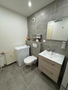 Quiet & Cozy, 15 Min to Basel by Bus, Parking