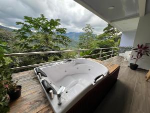 Amanecer Llanero Cabaña con Jacuzzi