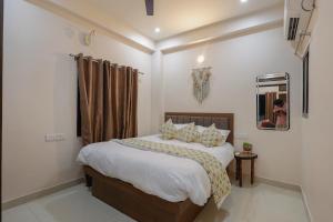 The zenvy house Near kashi vishwanath and railway station