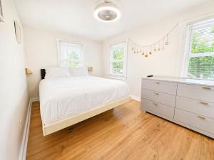 Treeview - Cozy 2 BR Apt ~1 hr from NYC Fast Wi-fi
