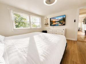 Treeview - Cozy 2 BR Apt ~1 hr from NYC Fast Wi-fi
