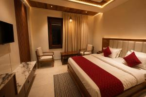 Hotel Kartikey Near Jio Centre