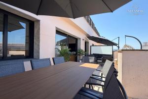 Joie Suite - Modern Apartment with Parking & Pool