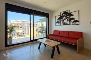 Joie Suite - Modern Apartment with Parking & Pool