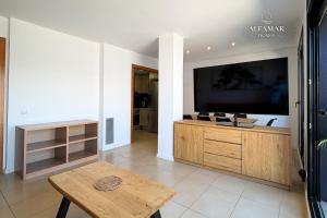 Joie Suite - Modern Apartment with Parking & Pool