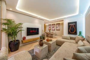 Majorelle 2BR with Private Jacuzzi & Parking