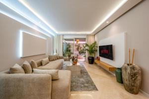 Majorelle 2BR with Private Jacuzzi & Parking