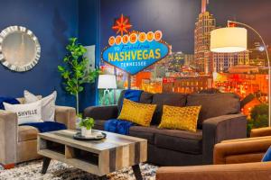 Fabulous NashVegas Loft Retreat near Vandy off West End Mins to Broadway