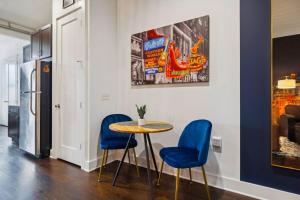 Fabulous NashVegas Loft Retreat near Vandy off West End Mins to Broadway