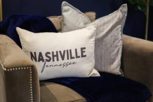 Fabulous NashVegas Loft Retreat near Vandy off West End Mins to Broadway