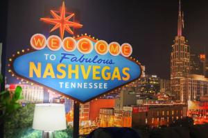 Fabulous NashVegas Loft Retreat near Vandy off West End Mins to Broadway