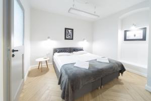 M5 Main Square Stylish One Bedroom