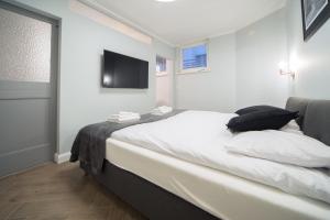 M6 Main Square Stylish One Bedroom