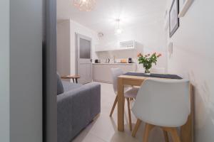 M6 Main Square Stylish One Bedroom