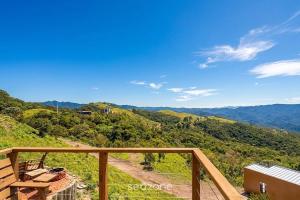 Banheira Com Vista e Teto de Vidro na Serra VST044