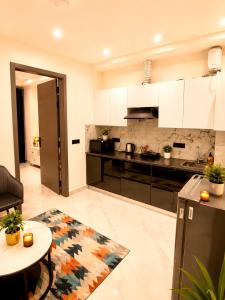 Boutique 1BHK Near Medanta Anav Stay