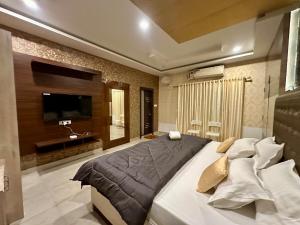 Royal manor by Staymoksha