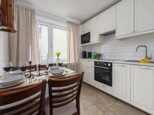 Charming Warsaw Apartment for 6