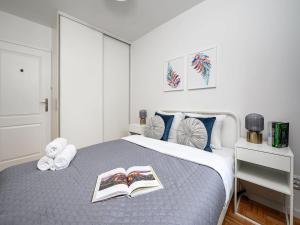 Charming Warsaw Apartment for 6