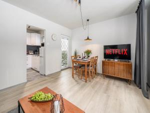 Warsay Apartment near Metro