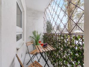Warsay Apartment near Metro