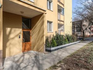 Wola Flat near City Center