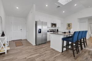 New With heated Pool and Pier! Ideal for 2 Families!