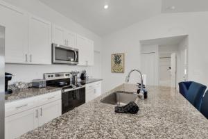 New With heated Pool and Pier! Ideal for 2 Families!