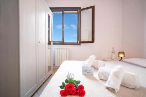Casa Pascoli with Veranda Dining near Sandy Beach - Happy Rentals