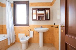Casa Pascoli with Veranda Dining near Sandy Beach - Happy Rentals