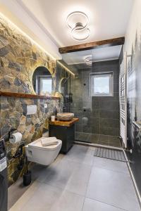 Mountain & Sunset View Apartment - Bathtub - Parking