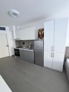 Rei Apartment 2