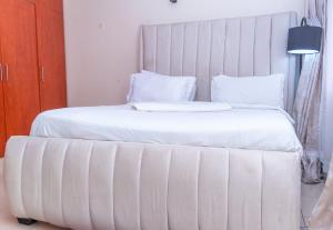 Road View 2BR Master En-Suite Carrefour & Dining